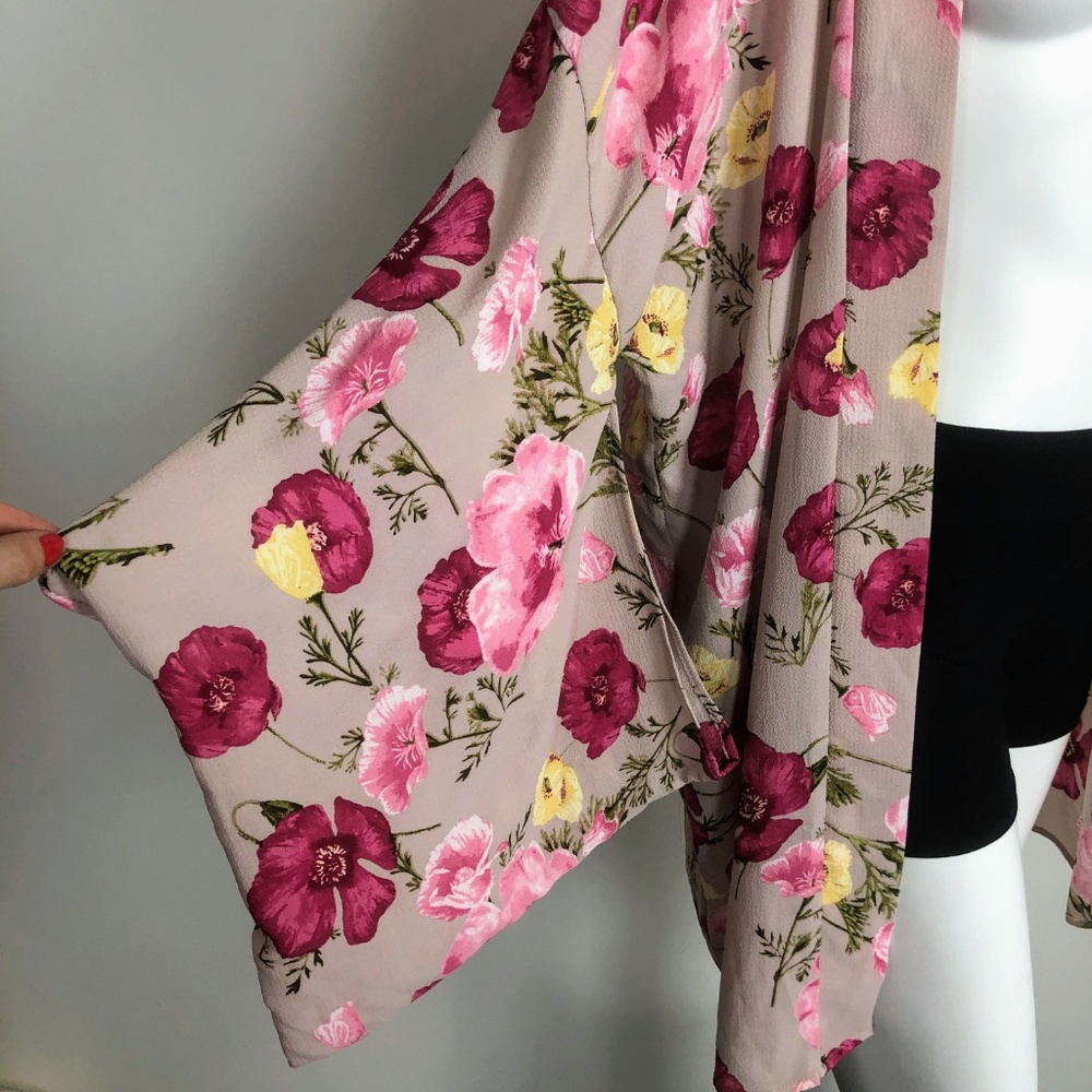 Bottlette Boutique Floral Pink Kimono Wrap Shrug - Picture 5 of 6